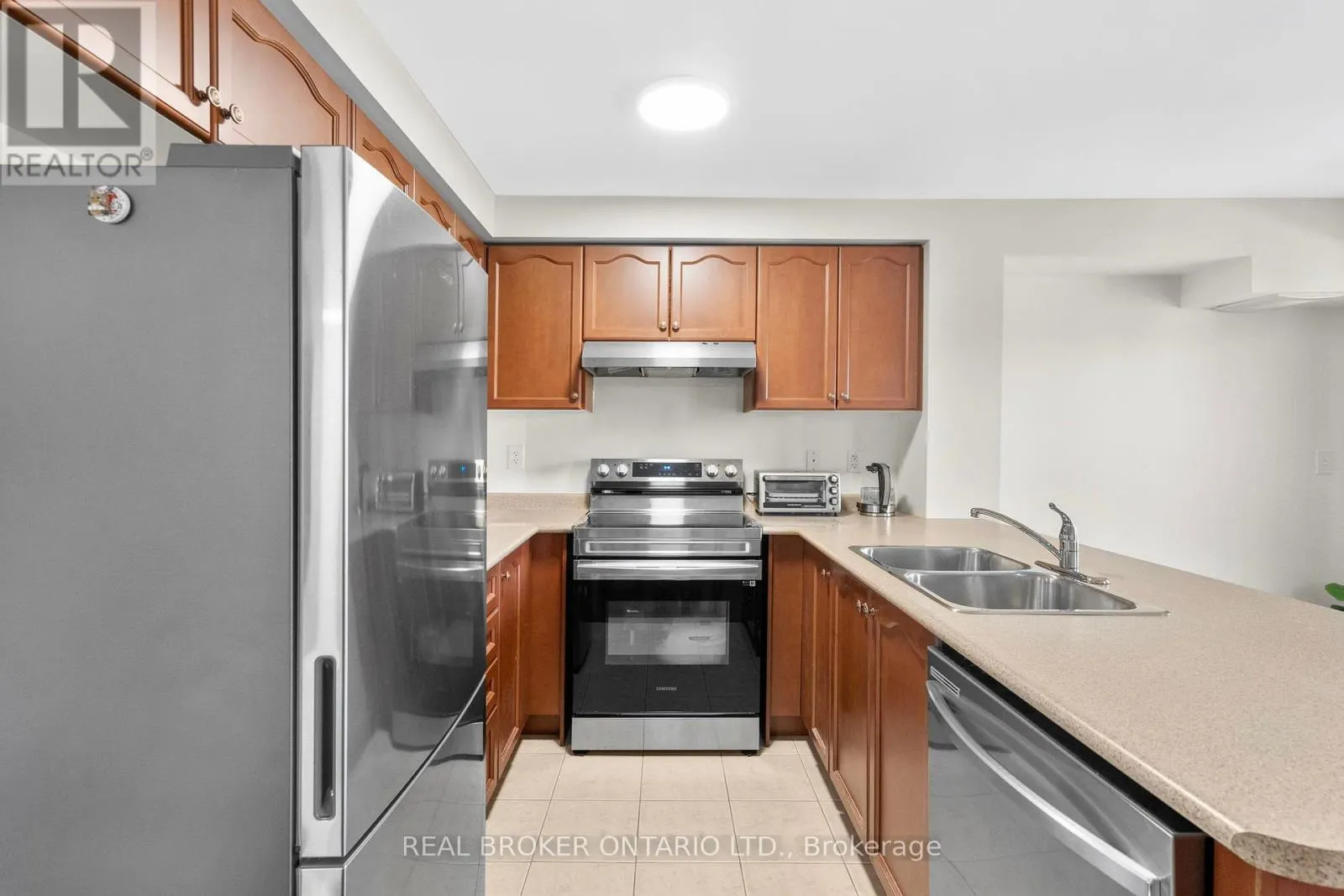 27 - 649E WARDEN AVENUE