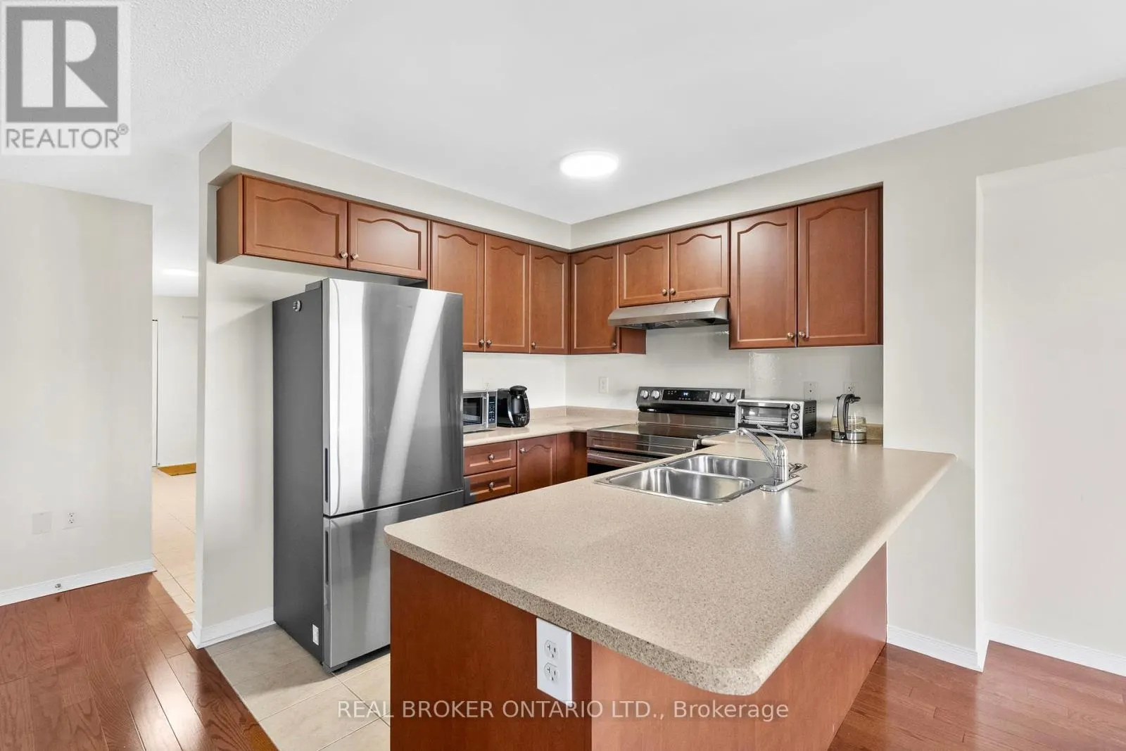 27 - 649E WARDEN AVENUE