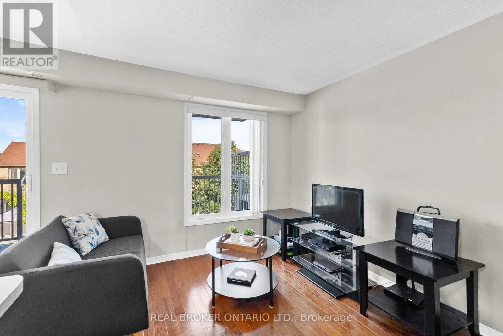 27 - 649E WARDEN AVENUE