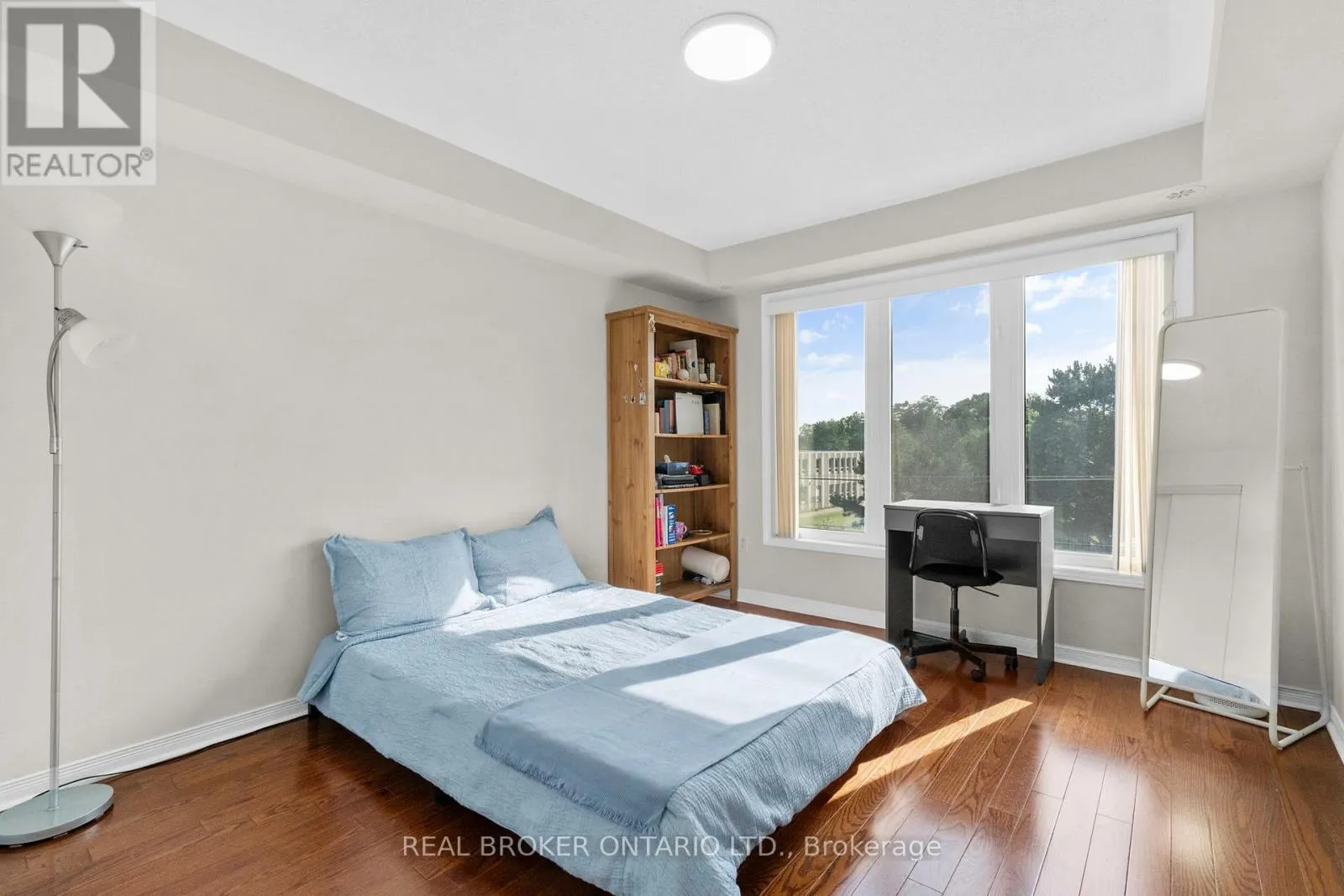 27 - 649E WARDEN AVENUE