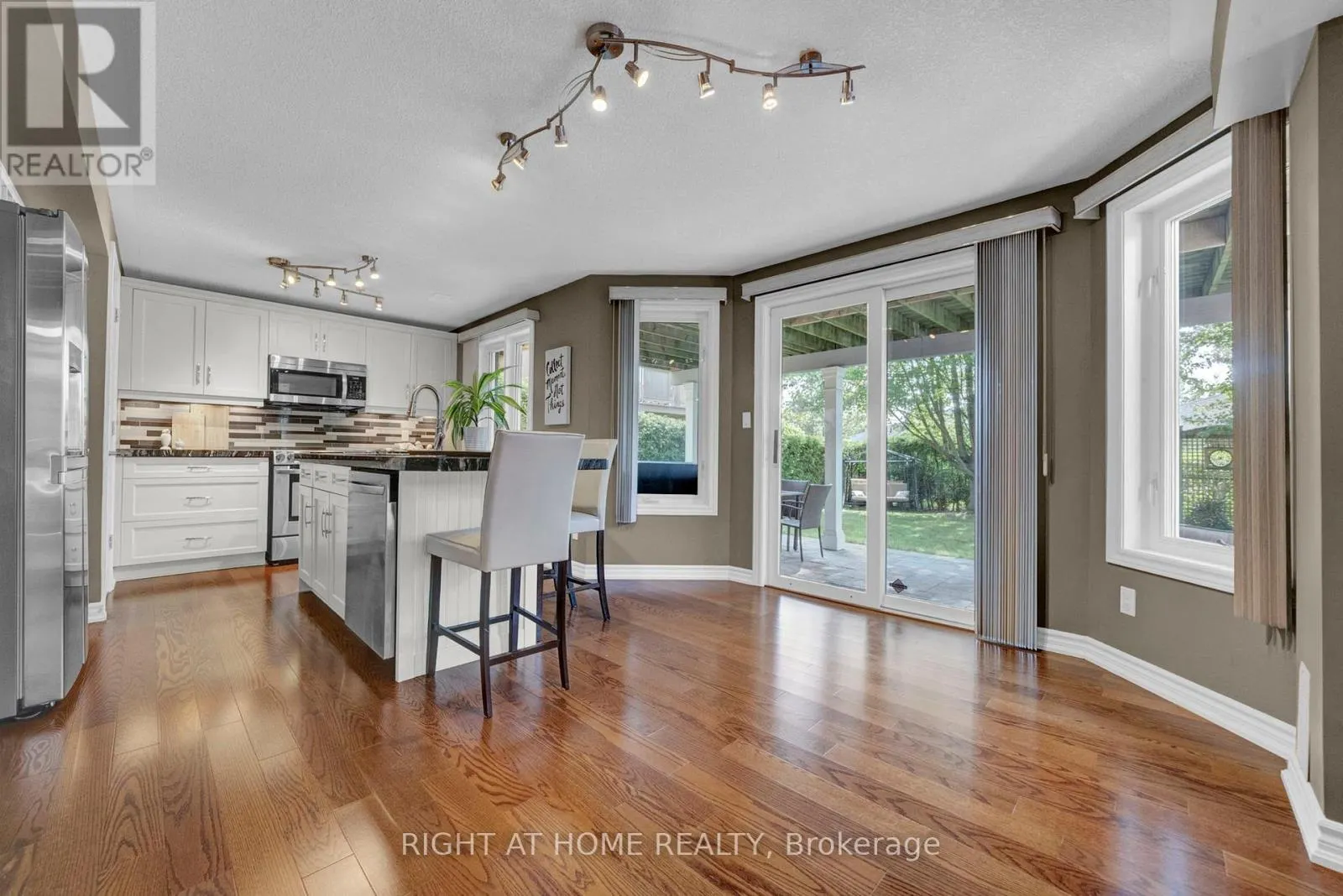 889 OBERLAND DRIVE
