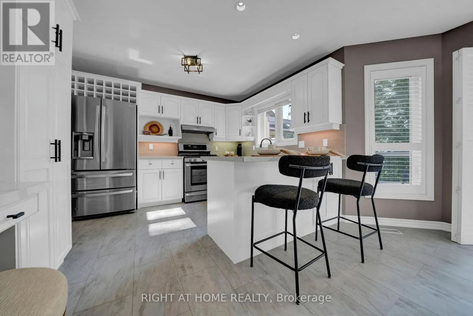 889 OBERLAND DRIVE