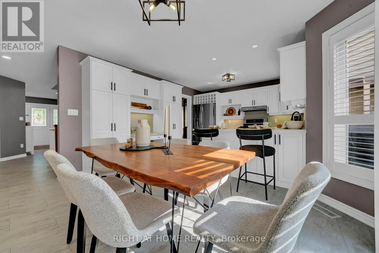 889 OBERLAND DRIVE