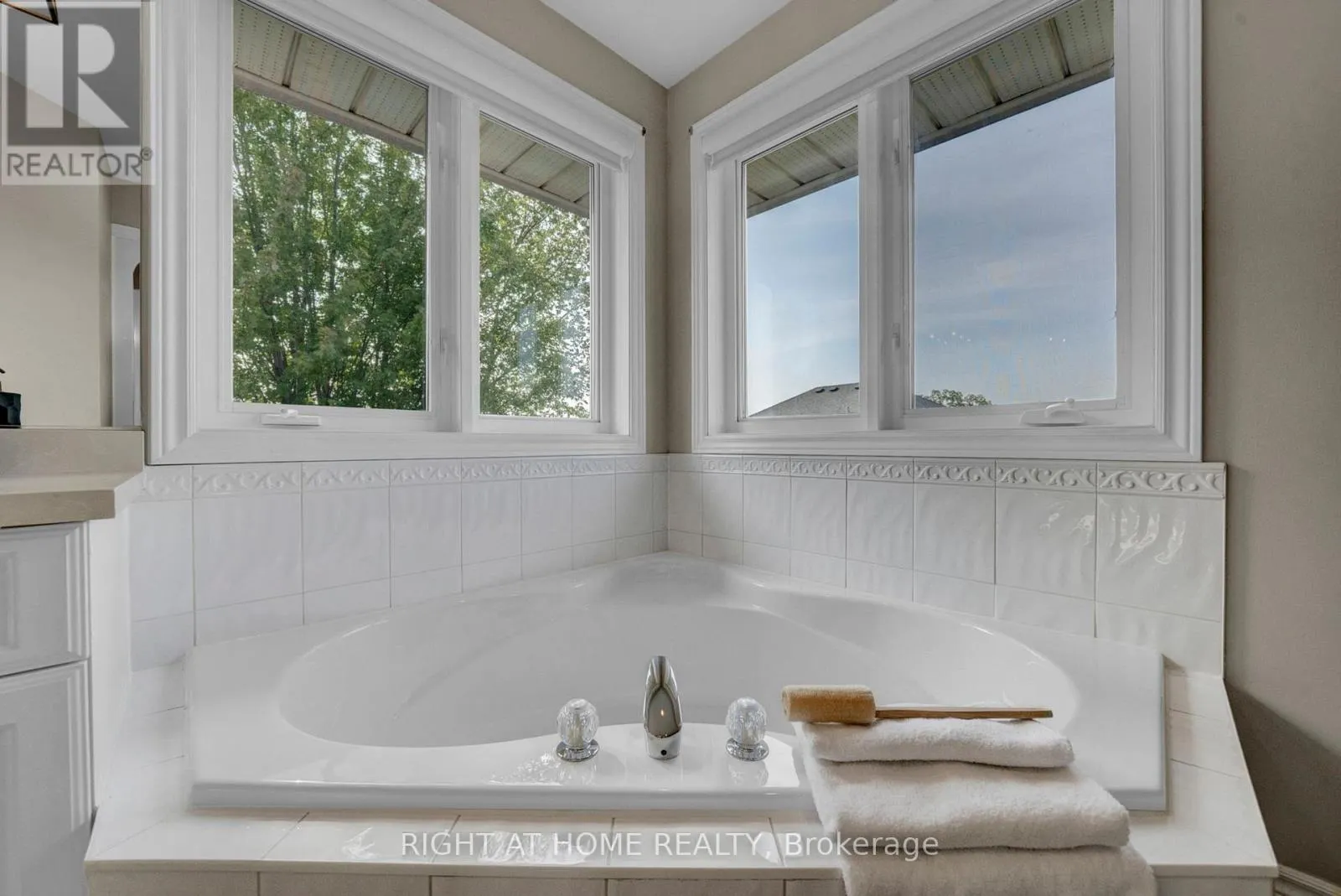 889 OBERLAND DRIVE