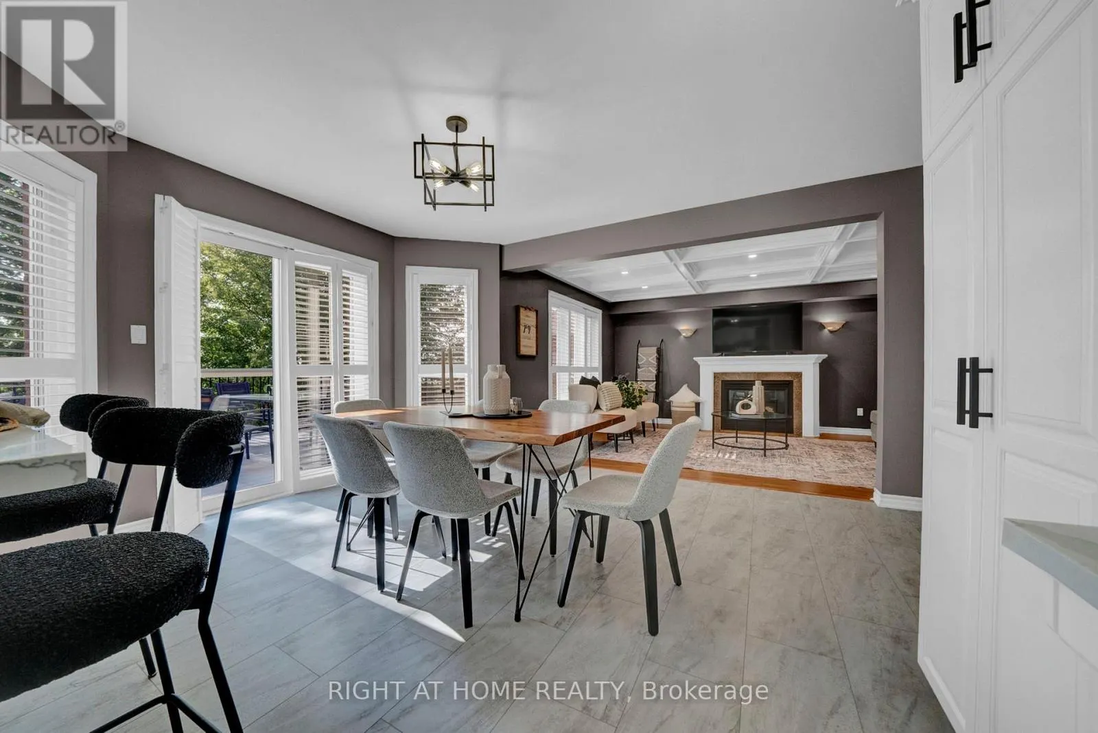 889 OBERLAND DRIVE