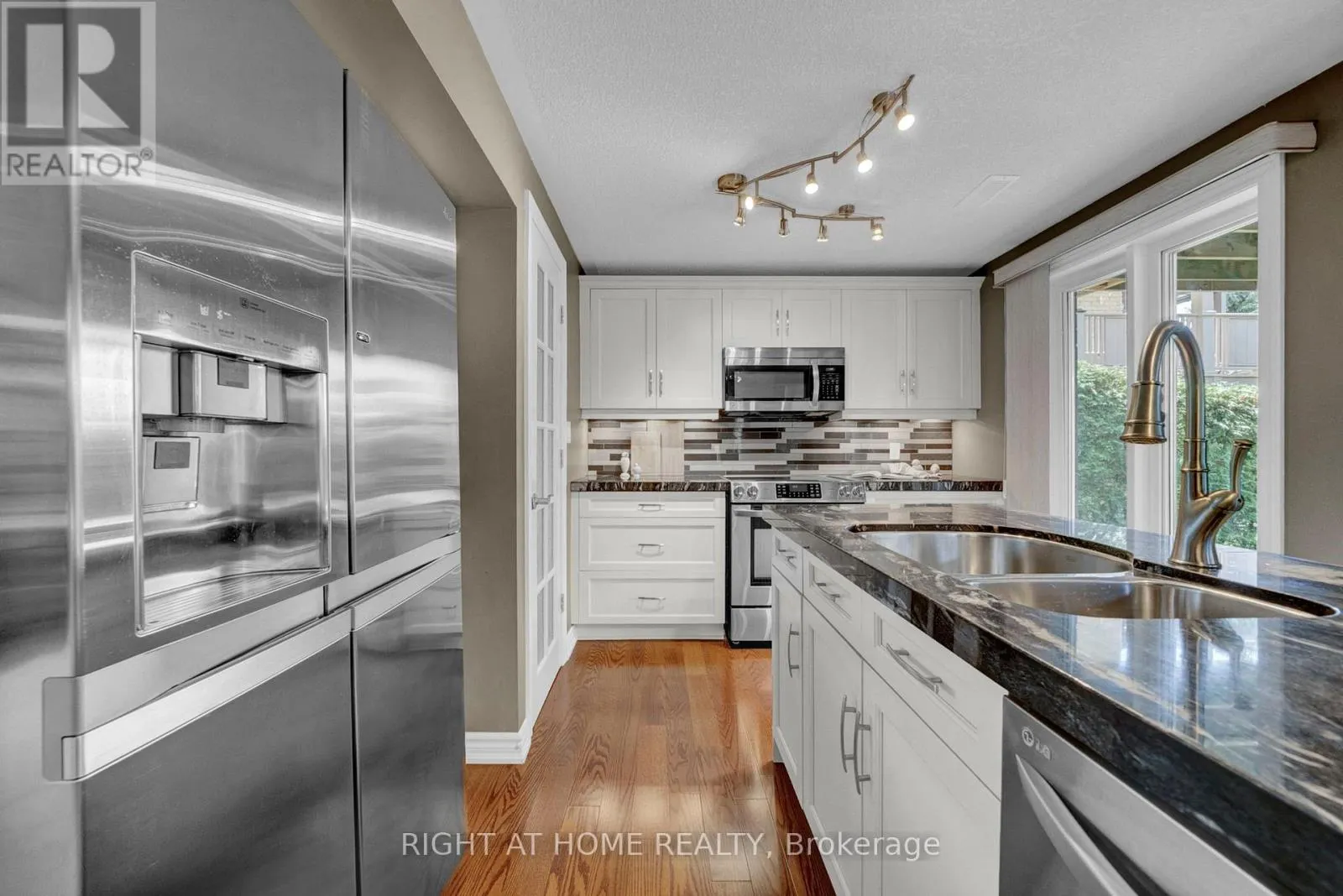 889 OBERLAND DRIVE