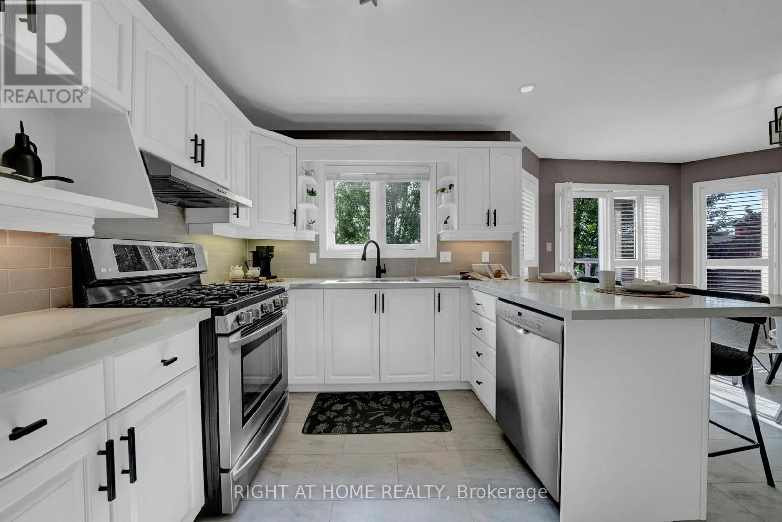 889 OBERLAND DRIVE