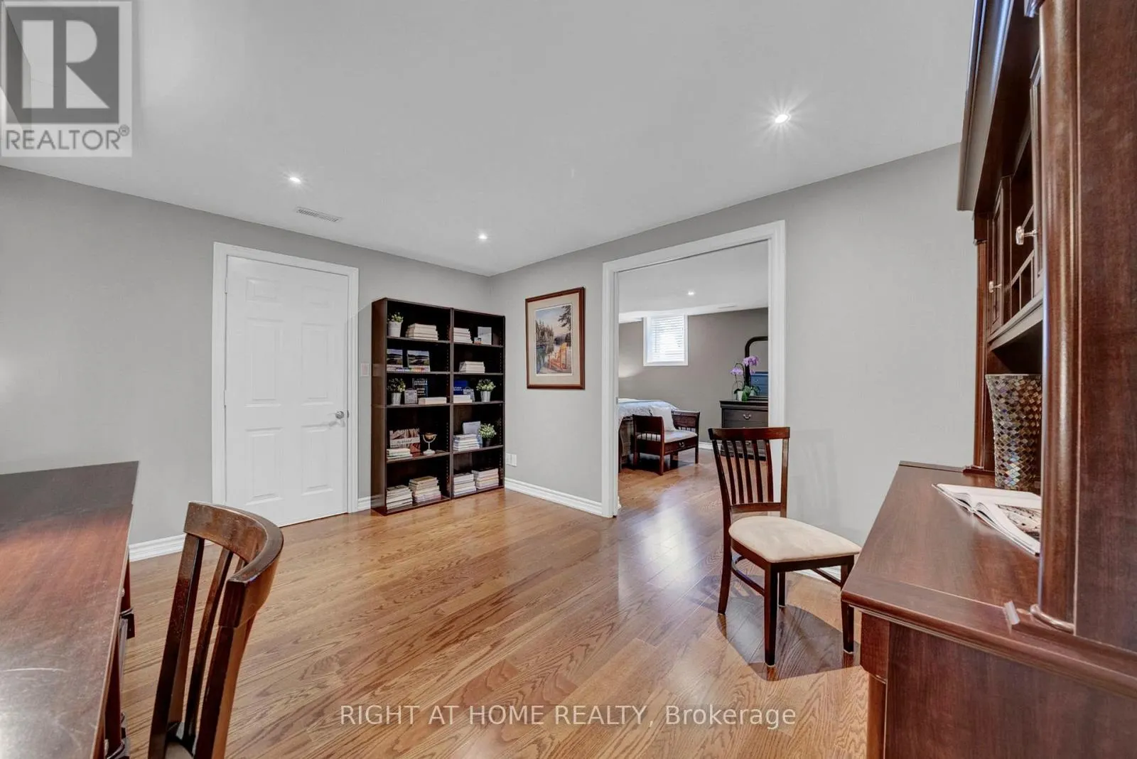 889 OBERLAND DRIVE