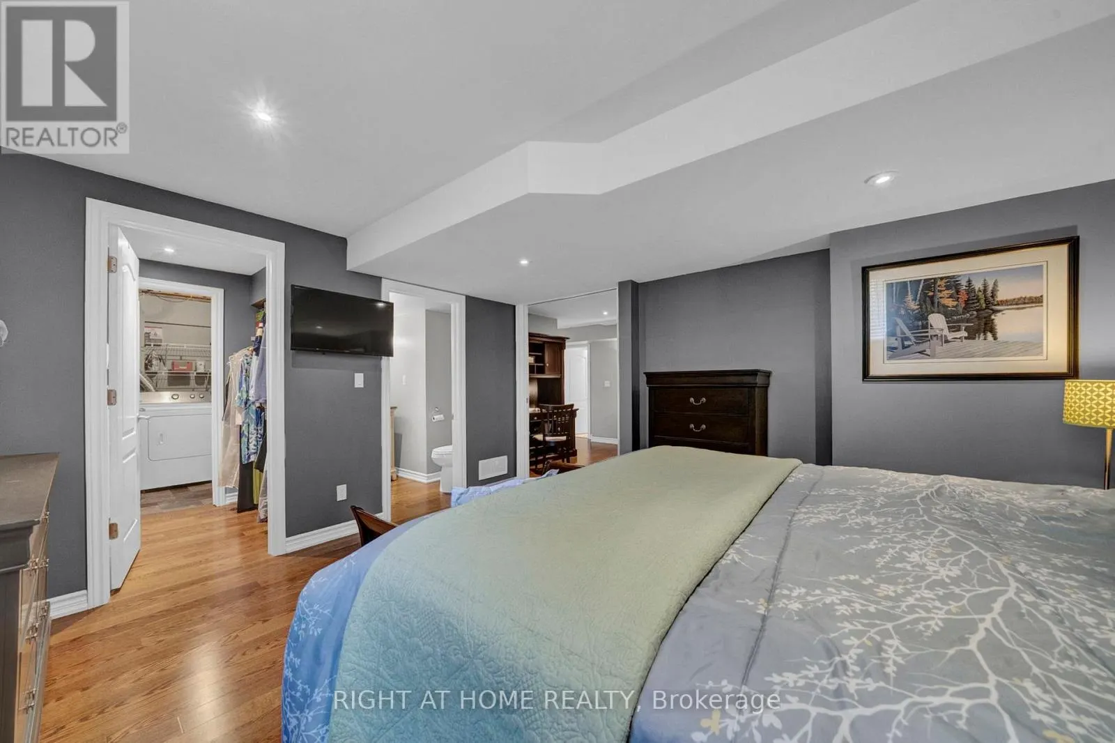 889 OBERLAND DRIVE