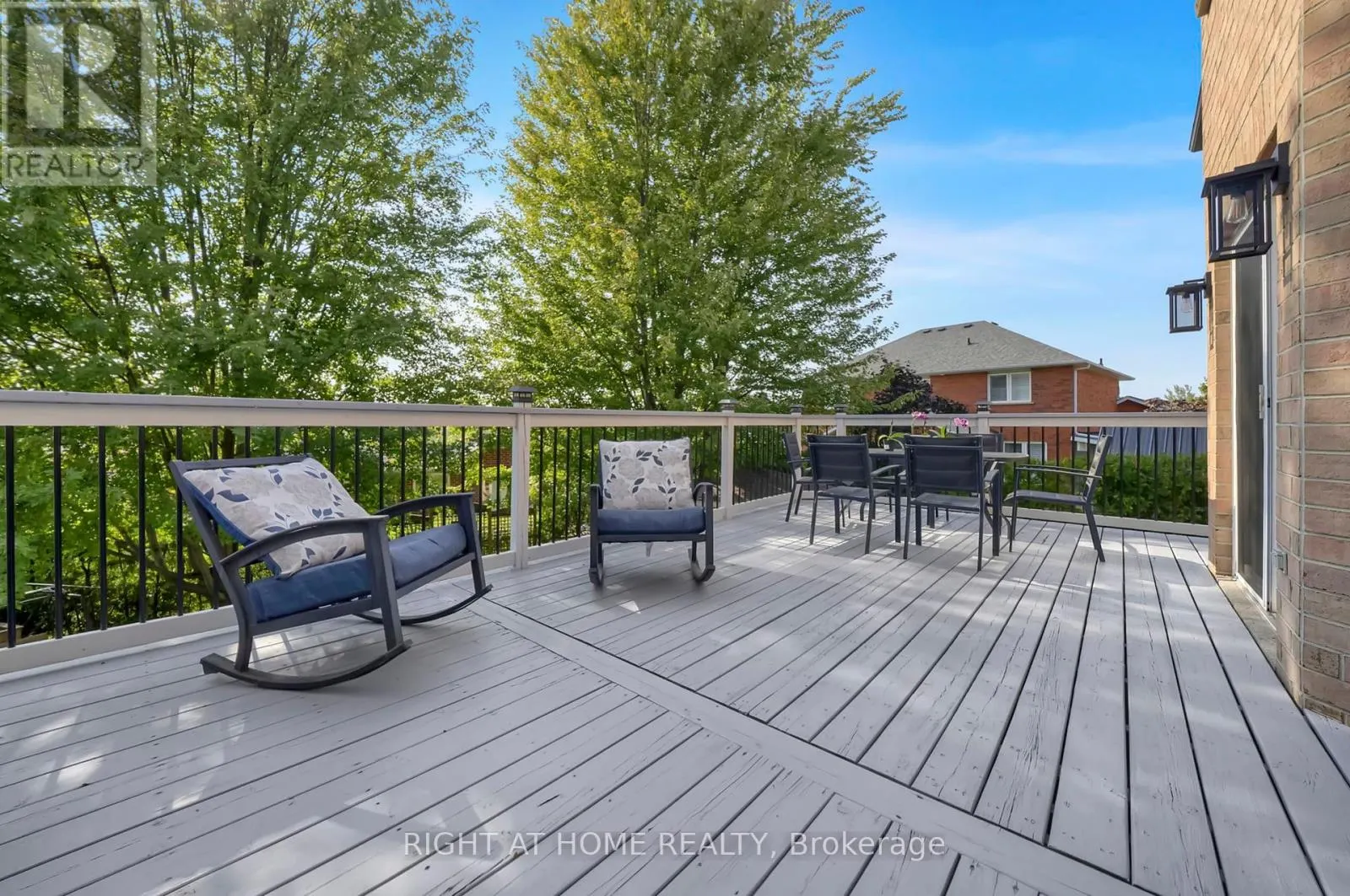 889 OBERLAND DRIVE