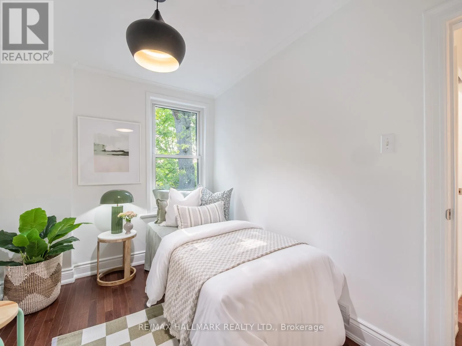 92 MOBERLY AVENUE