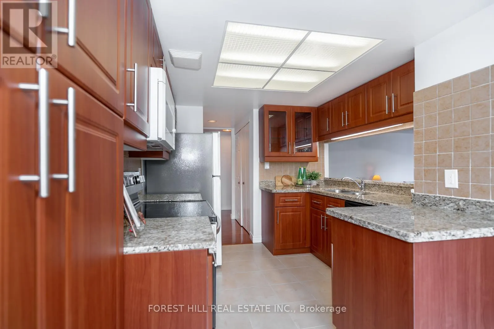 303 - 225 BAMBURGH CIRCLE