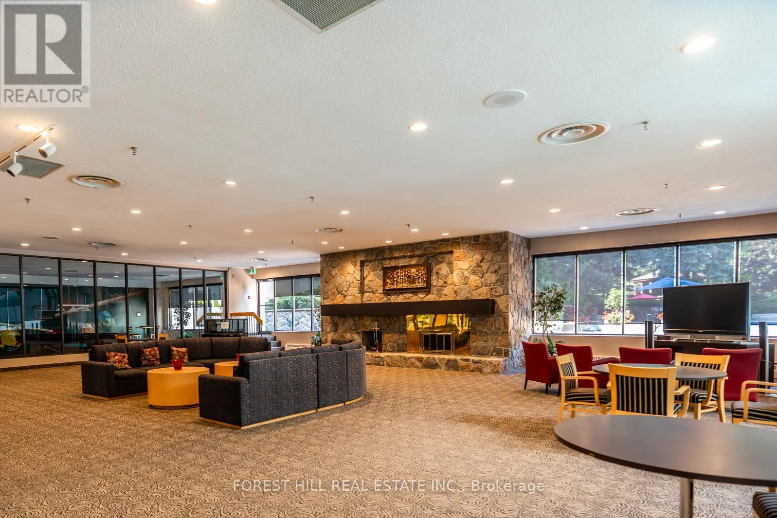 303 - 225 BAMBURGH CIRCLE
