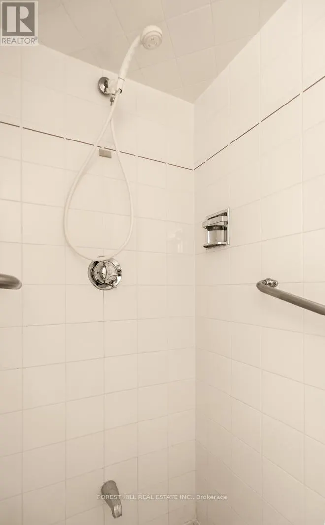 303 - 225 BAMBURGH CIRCLE