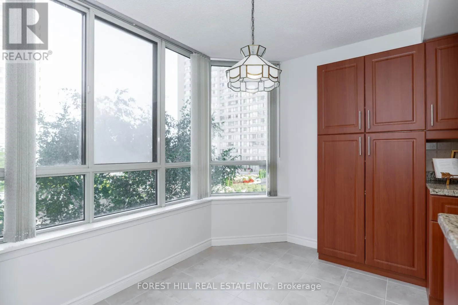 303 - 225 BAMBURGH CIRCLE