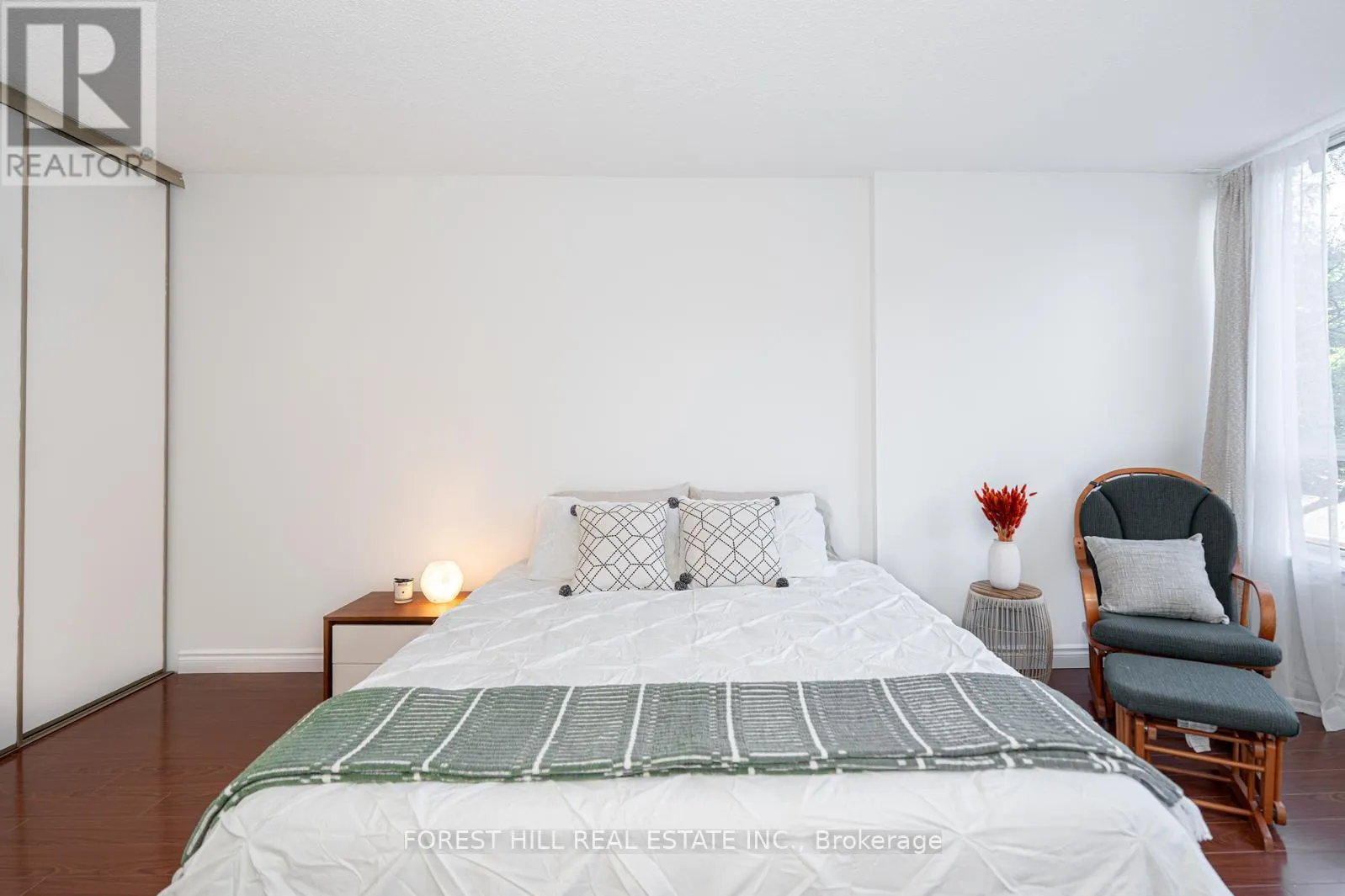 303 - 225 BAMBURGH CIRCLE