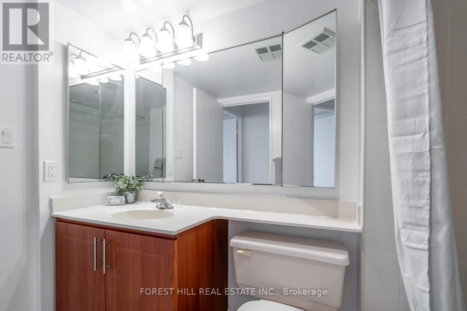 303 - 225 BAMBURGH CIRCLE
