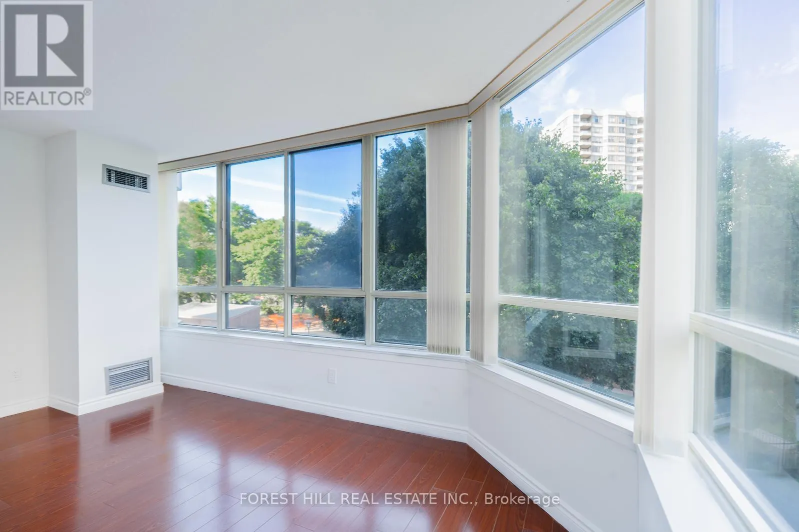 303 - 225 BAMBURGH CIRCLE