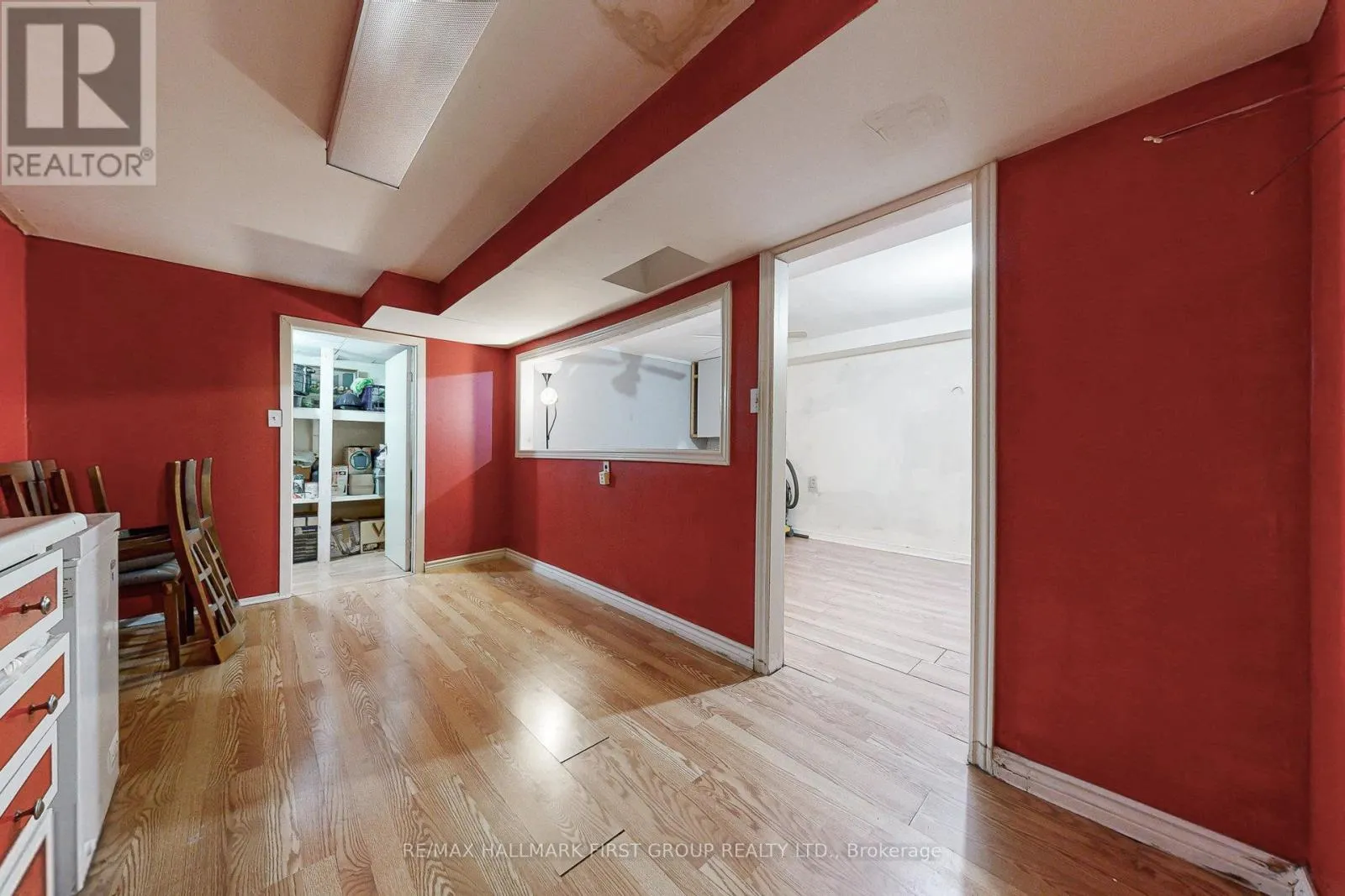 1119 VALLEY COURT
