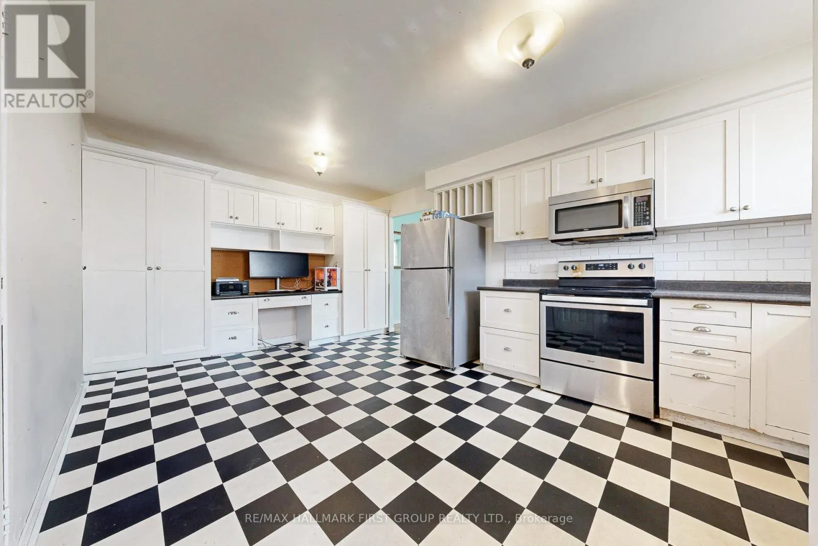 1119 VALLEY COURT