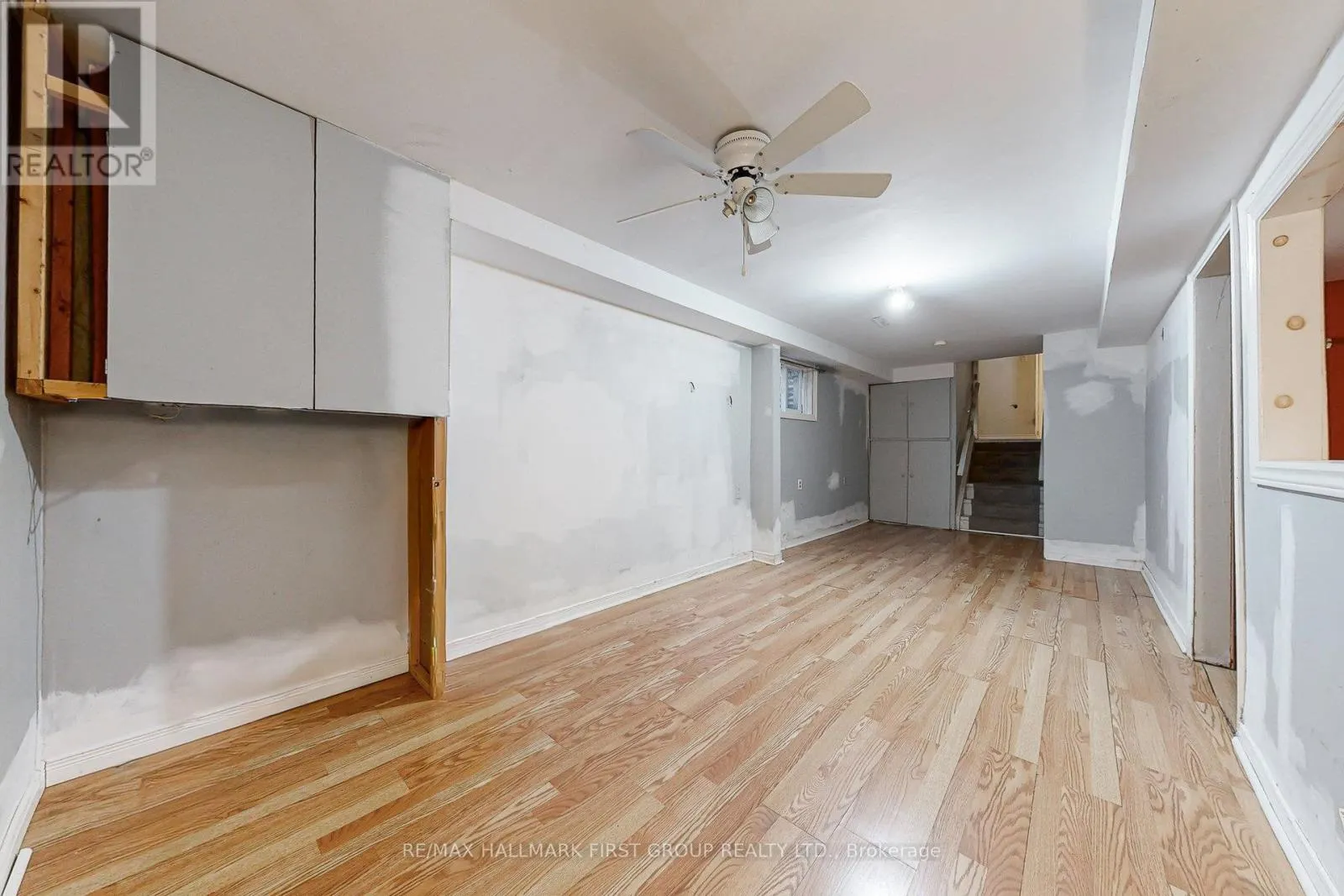 1119 VALLEY COURT