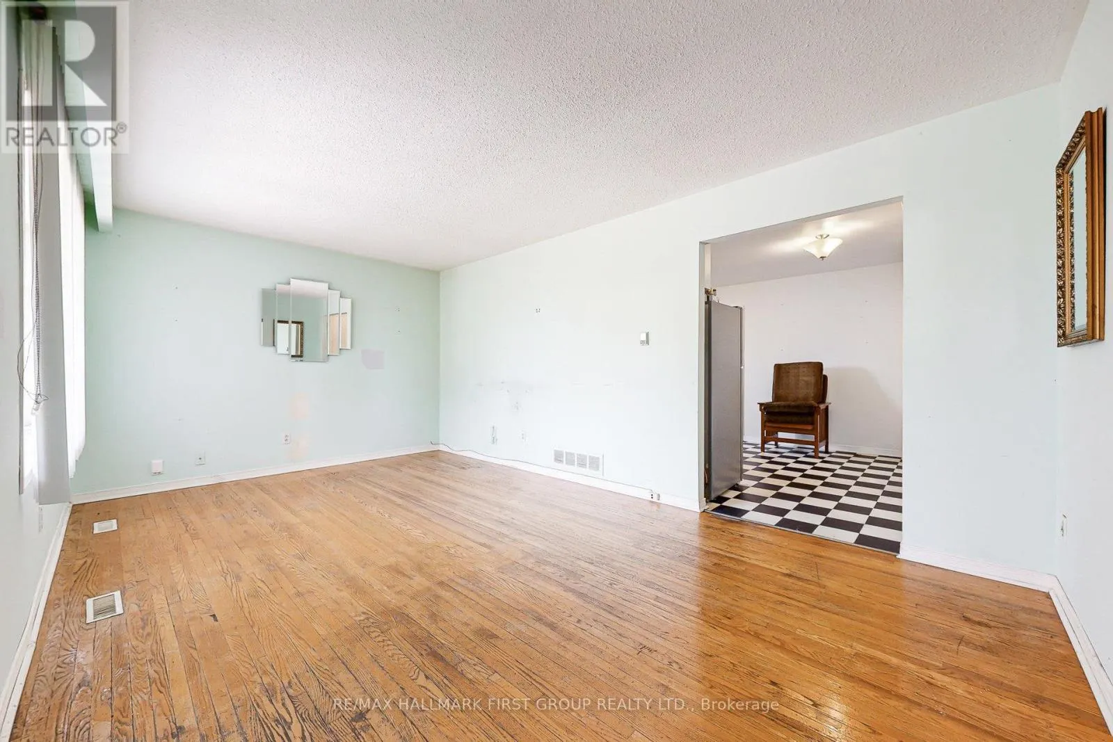 1119 VALLEY COURT