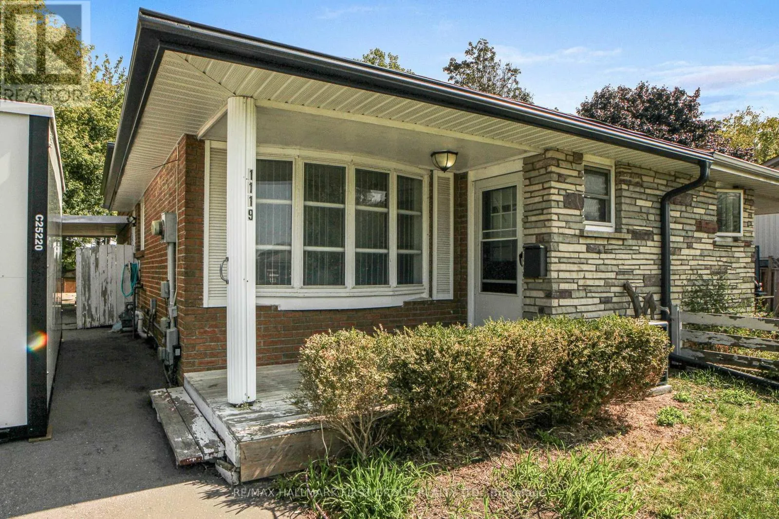1119 VALLEY COURT