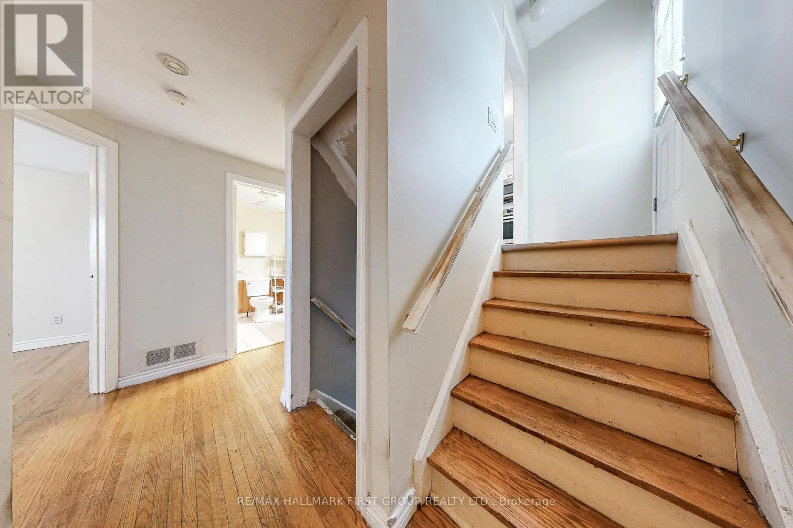 1119 VALLEY COURT