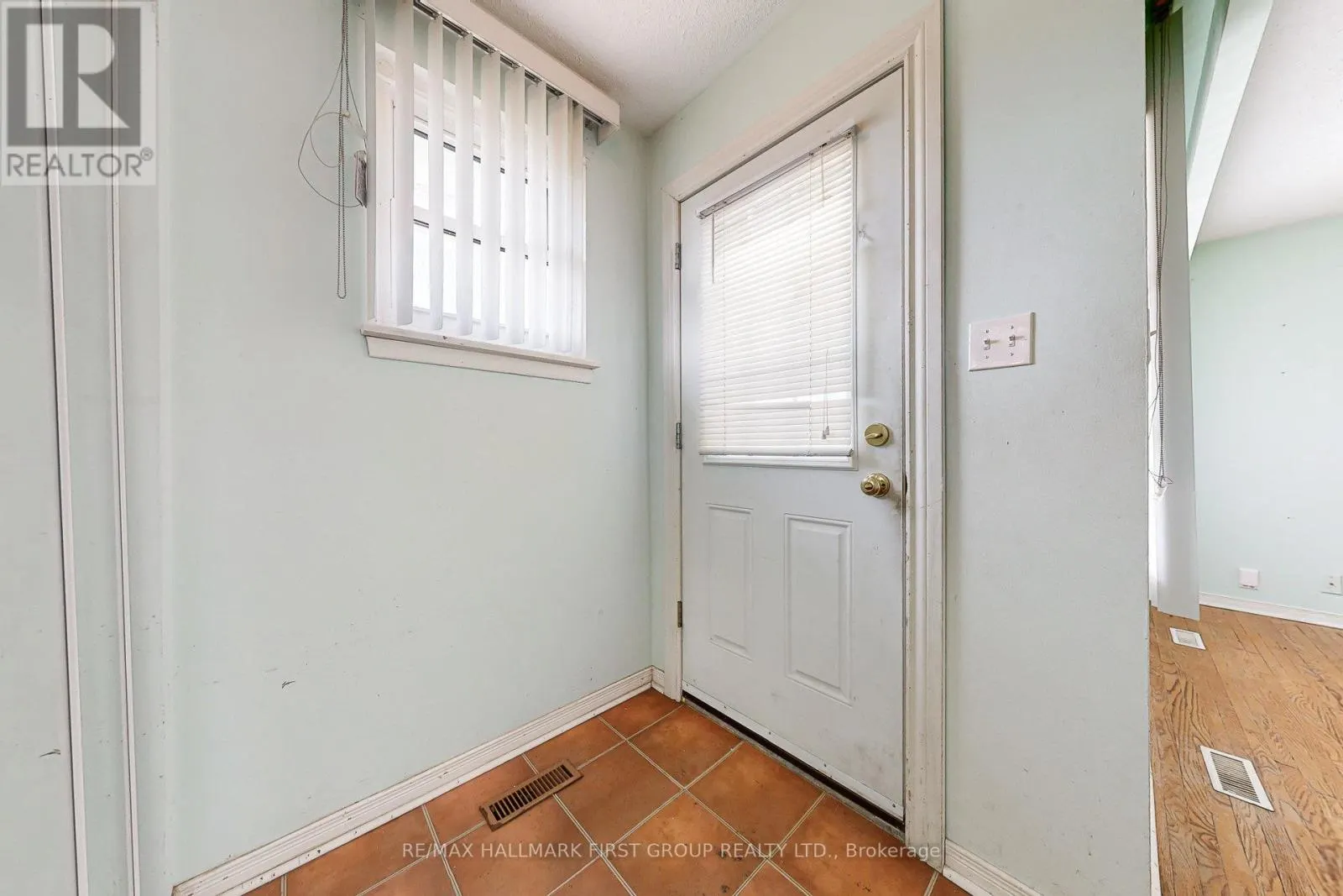 1119 VALLEY COURT