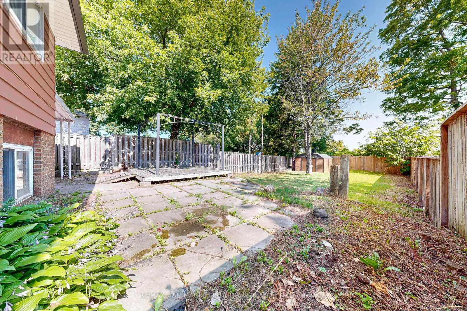 1119 VALLEY COURT