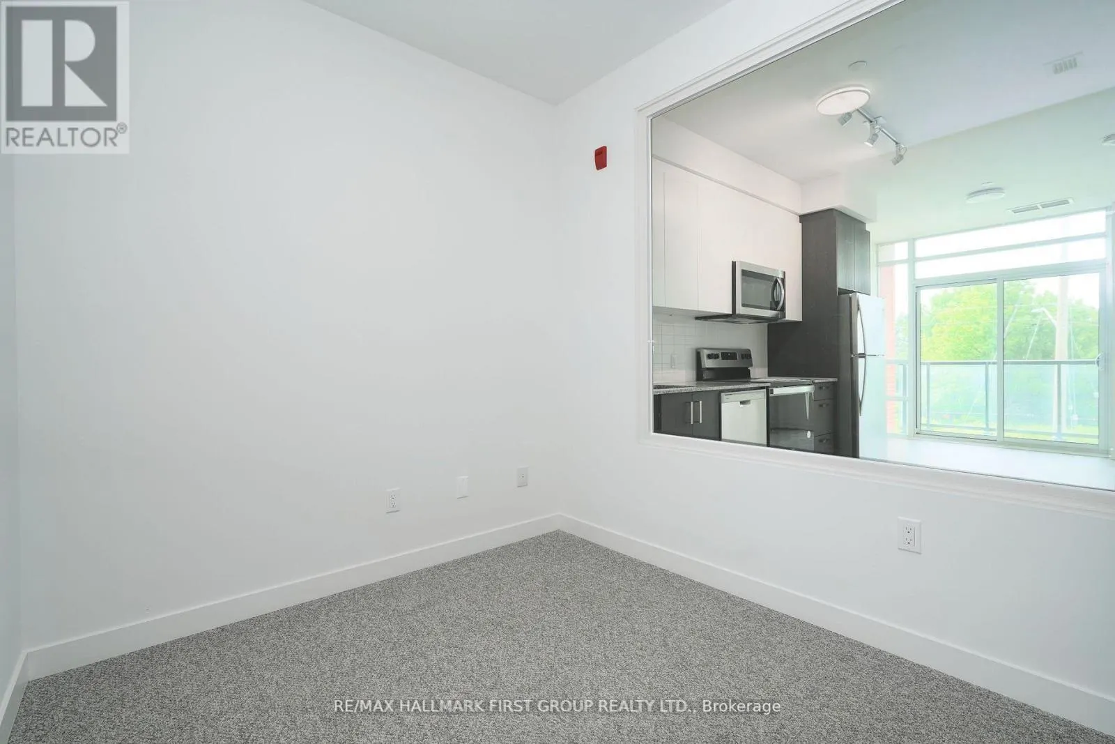 216 - 1010 DUNDAS STREET E