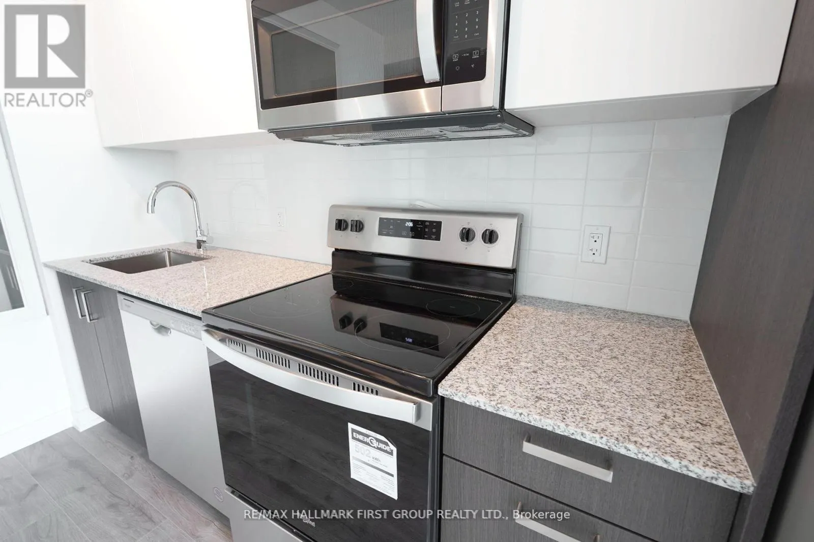 216 - 1010 DUNDAS STREET E