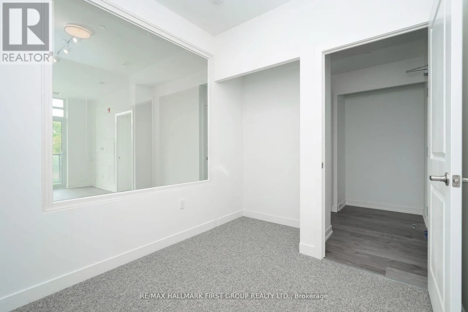 216 - 1010 DUNDAS STREET E