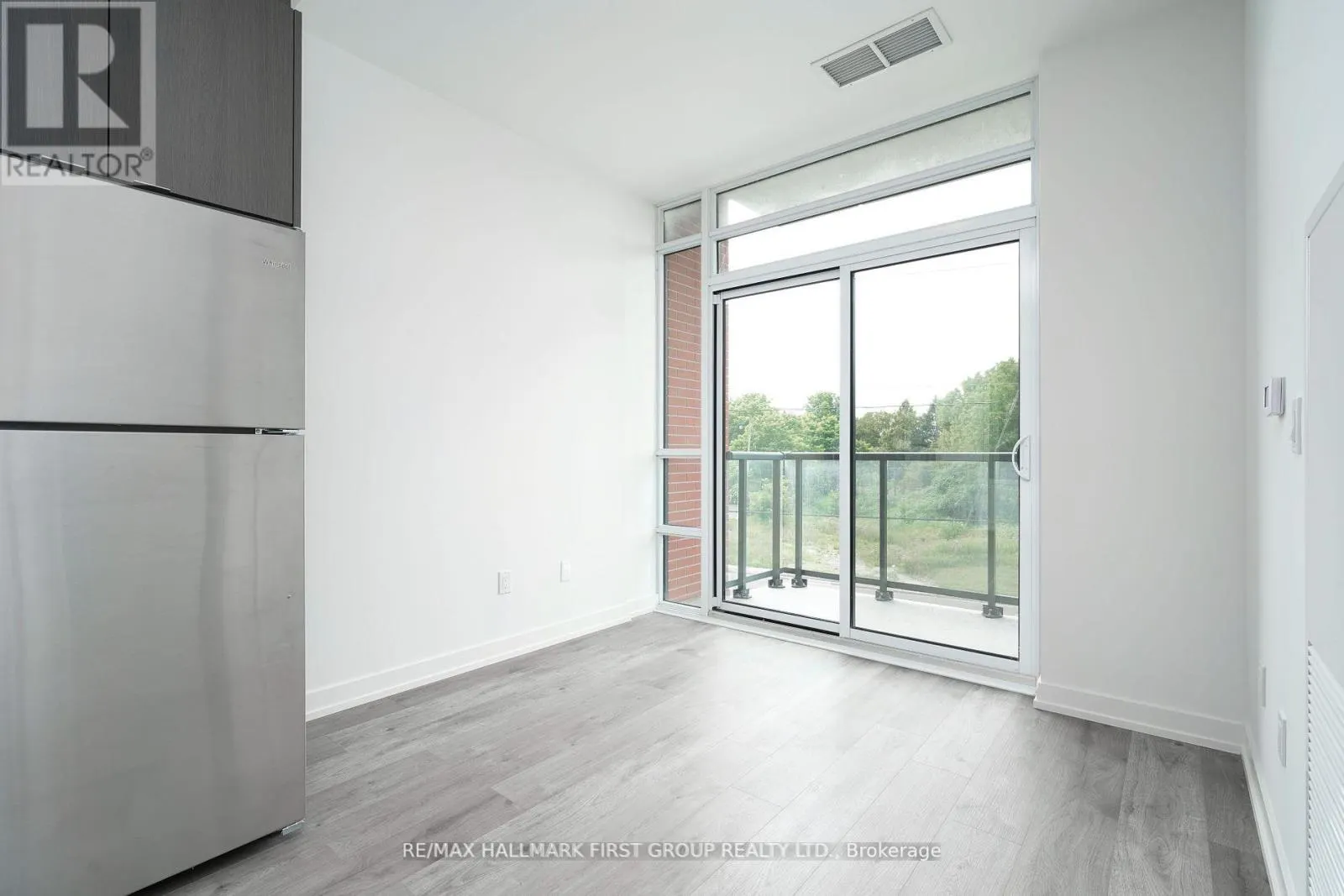 216 - 1010 DUNDAS STREET E