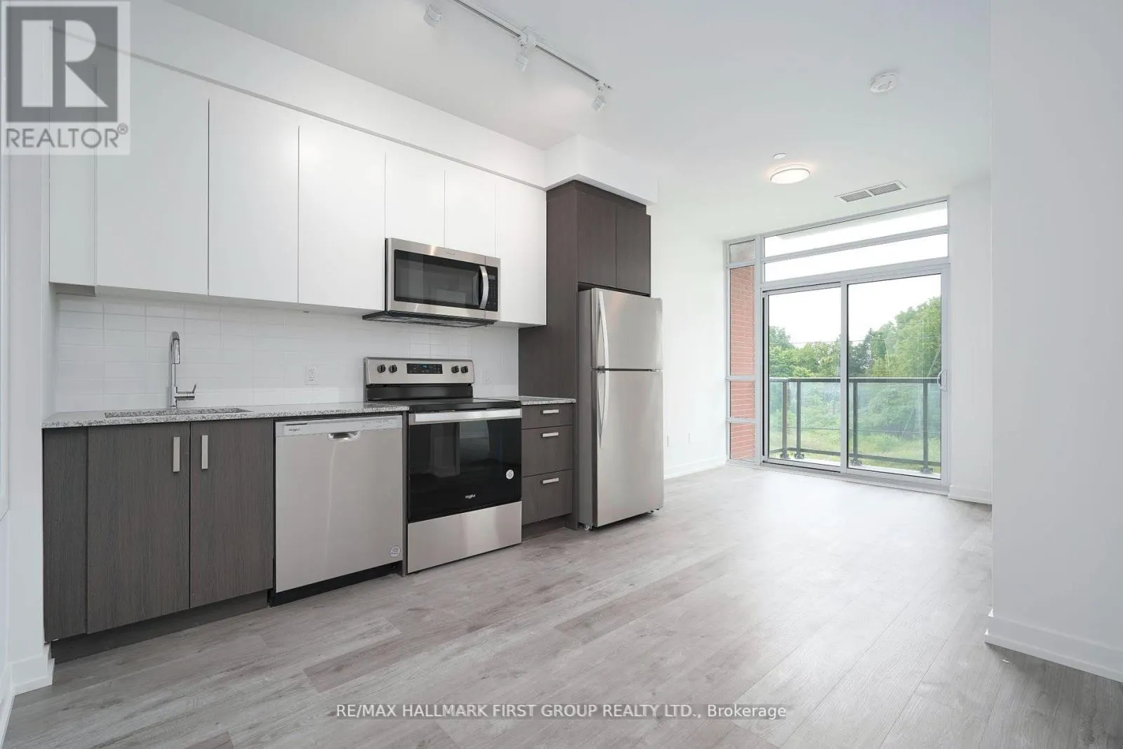 216 - 1010 DUNDAS STREET E