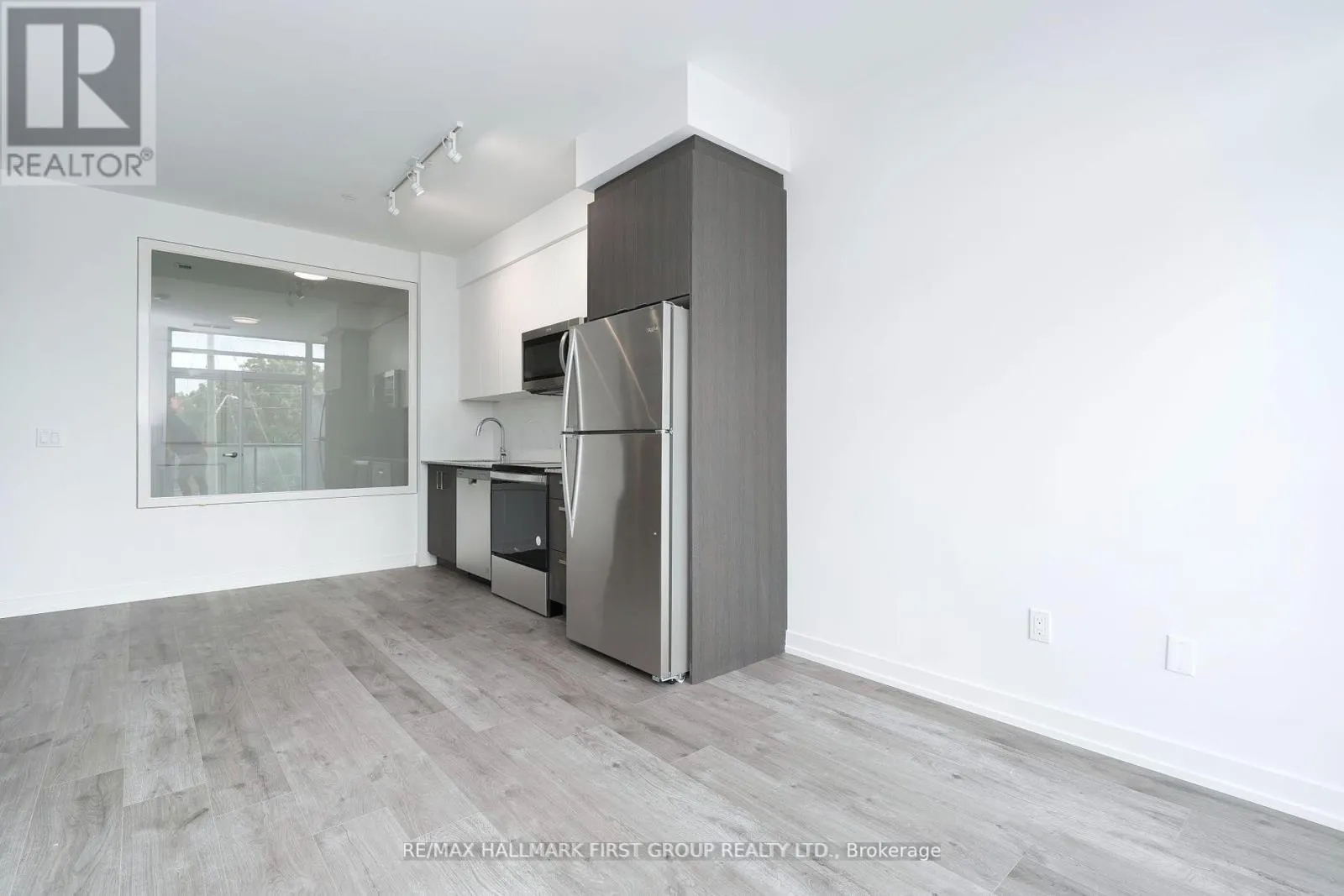 216 - 1010 DUNDAS STREET E