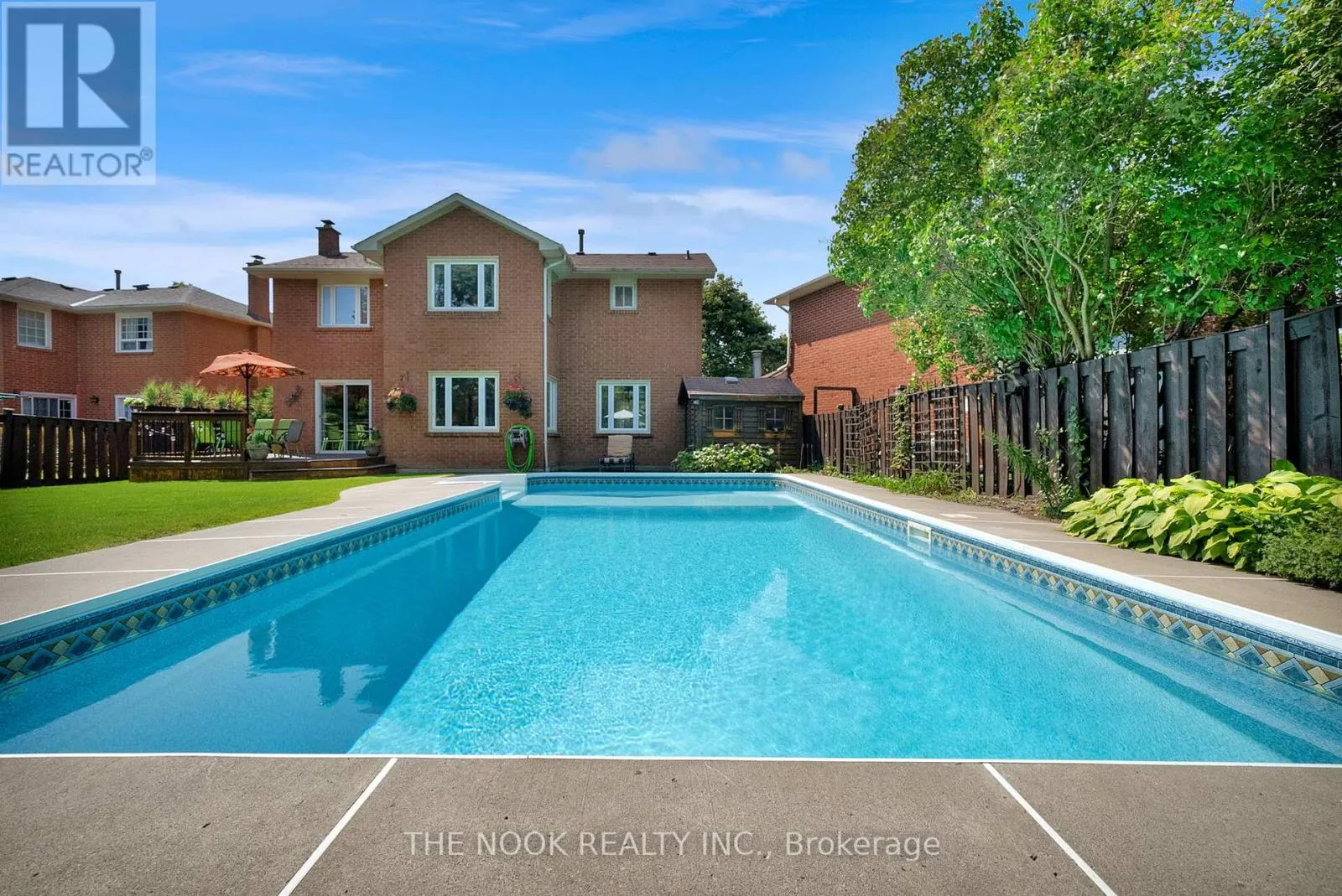 42 ROBINSON CRESCENT