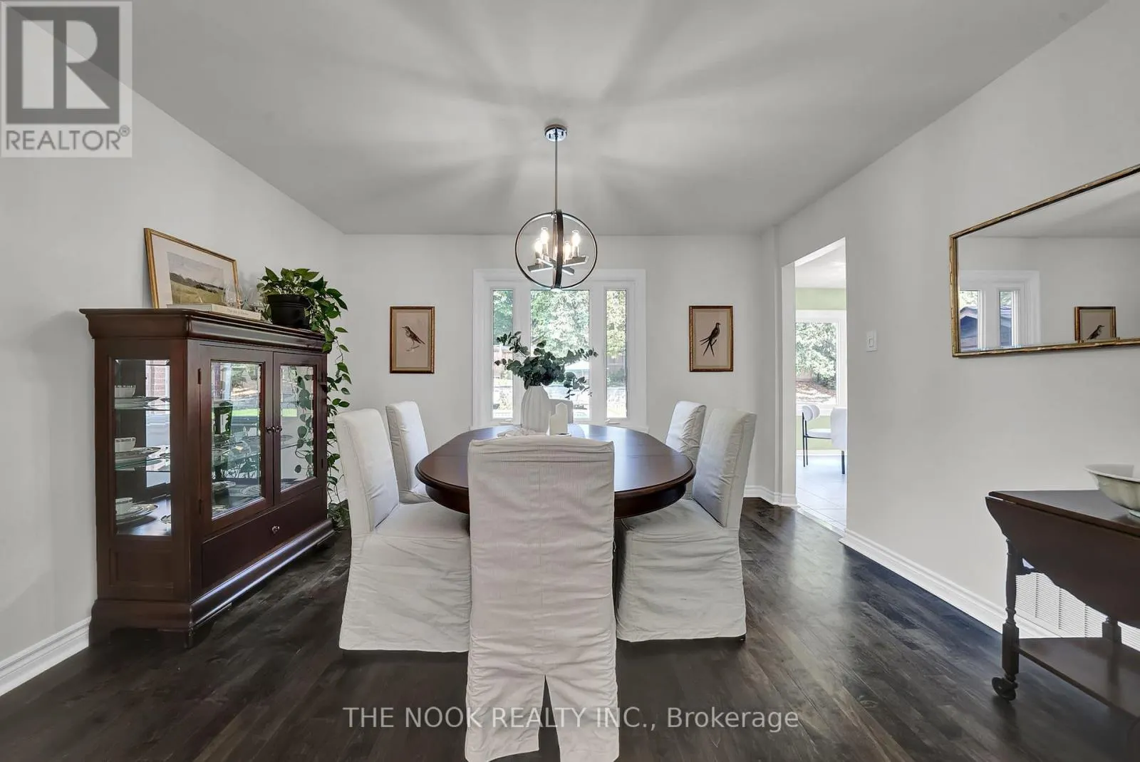 42 ROBINSON CRESCENT
