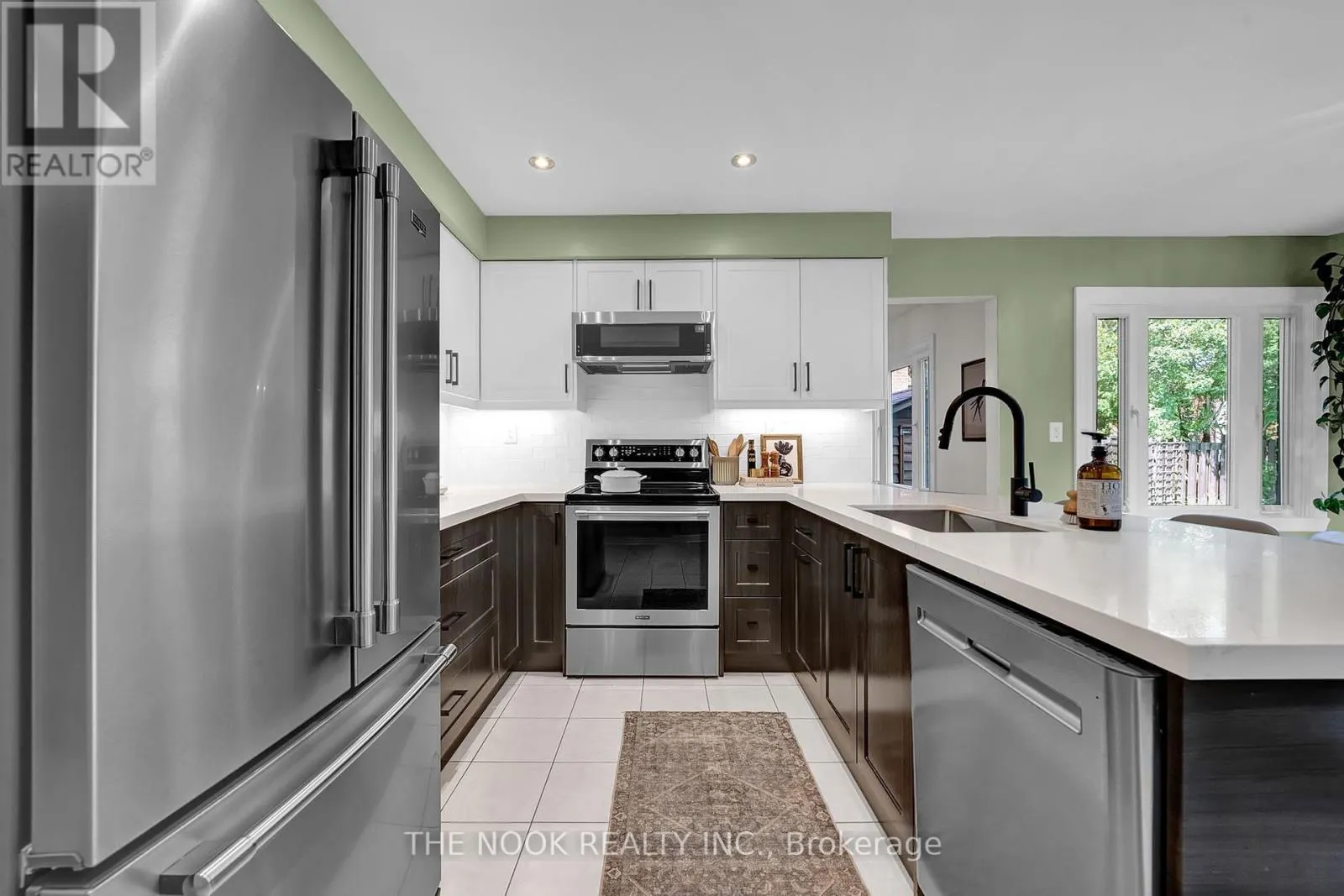 42 ROBINSON CRESCENT