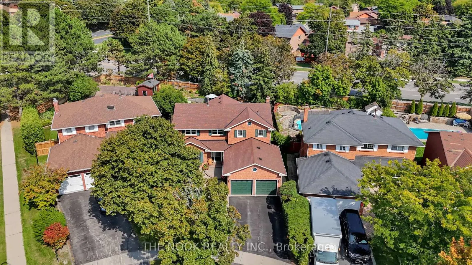 42 ROBINSON CRESCENT