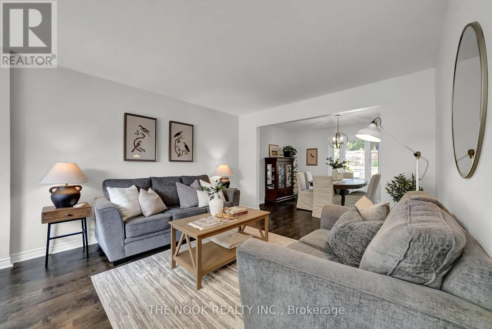 42 ROBINSON CRESCENT