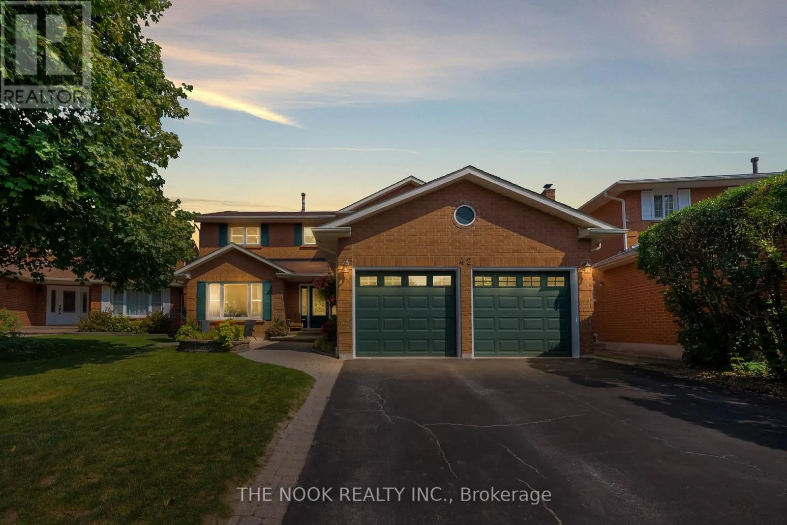 42 ROBINSON CRESCENT