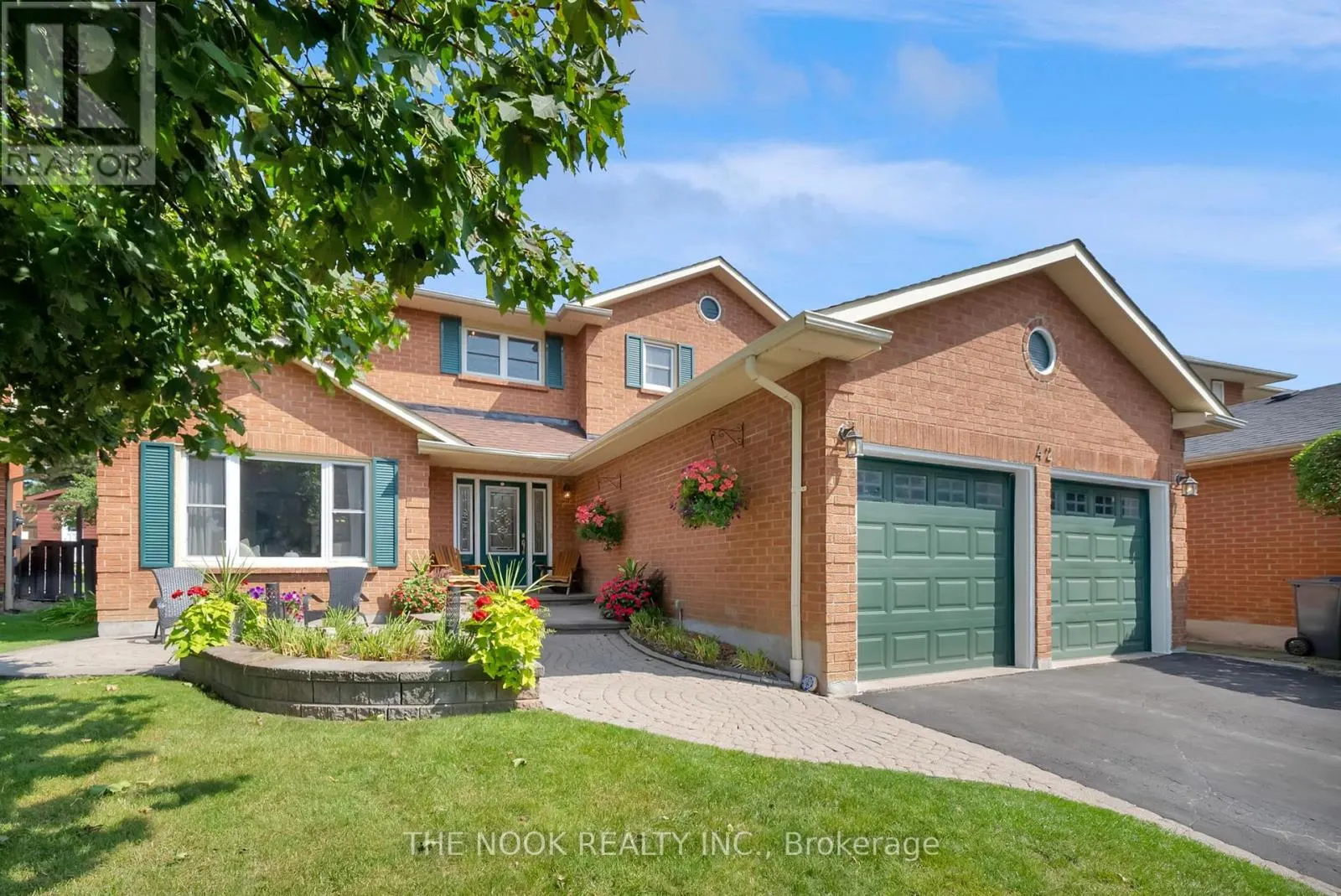 42 ROBINSON CRESCENT
