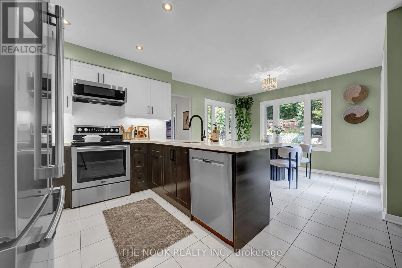 42 ROBINSON CRESCENT