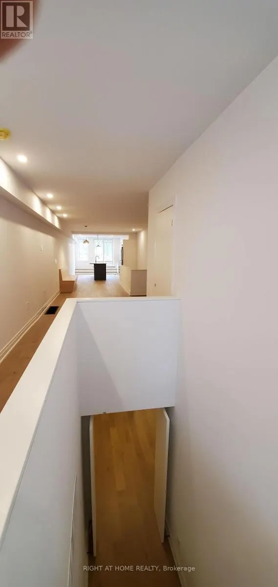 6 - 710 GERRARD STREET E