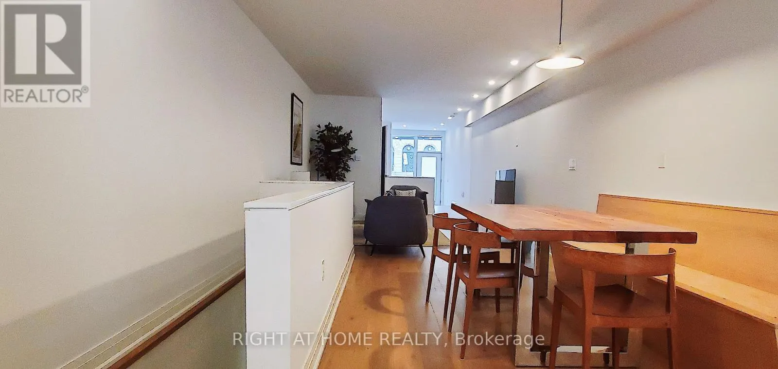 6 - 710 GERRARD STREET E