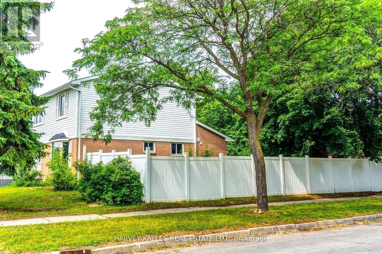 10 TUNMEAD SQUARE