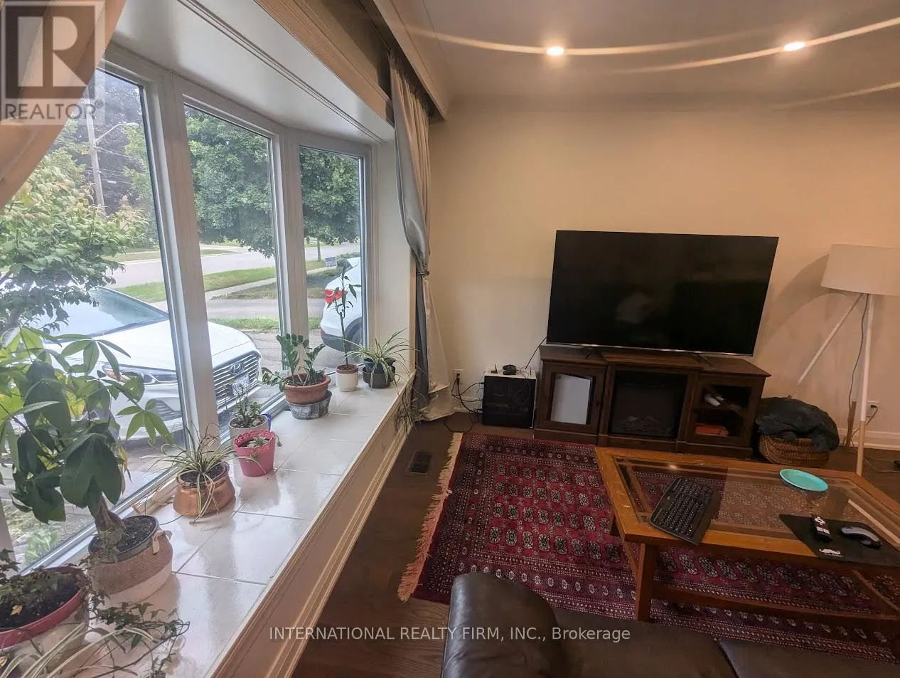 MAIN UNIT - 53 OAKRIDGE DRIVE