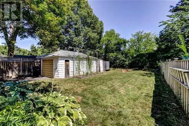 11 ELLINGTON DRIVE