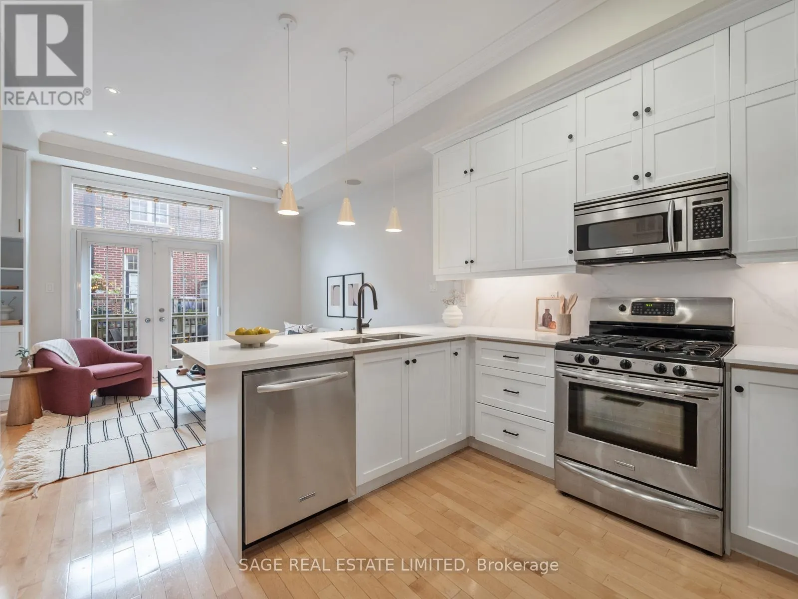 31 TOMPKINS MEWS